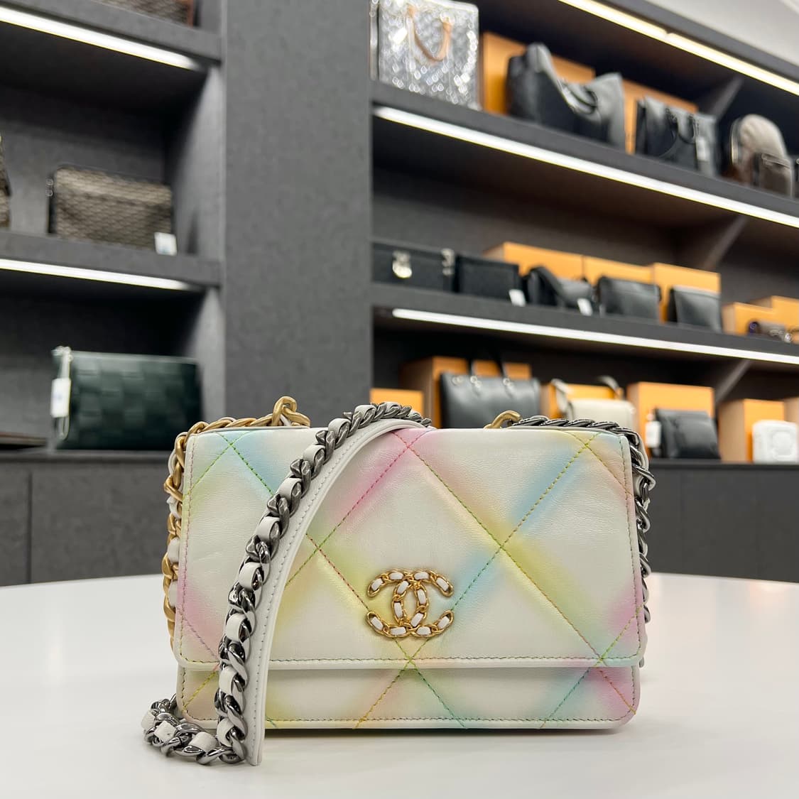 [ 22년식,OS ] 샤넬 19 컬렉션 woc체인백  상품이미지1