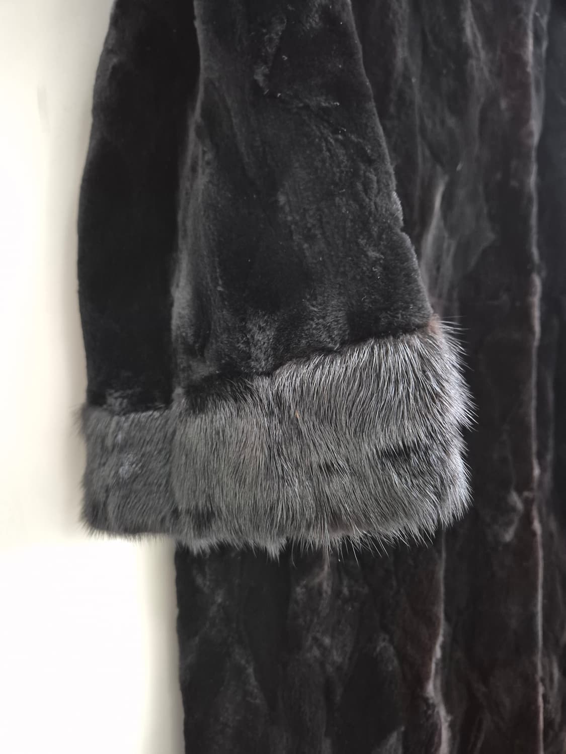 크로커다일 블랙 색상 밍크 코트(100/L) 상품이미지3