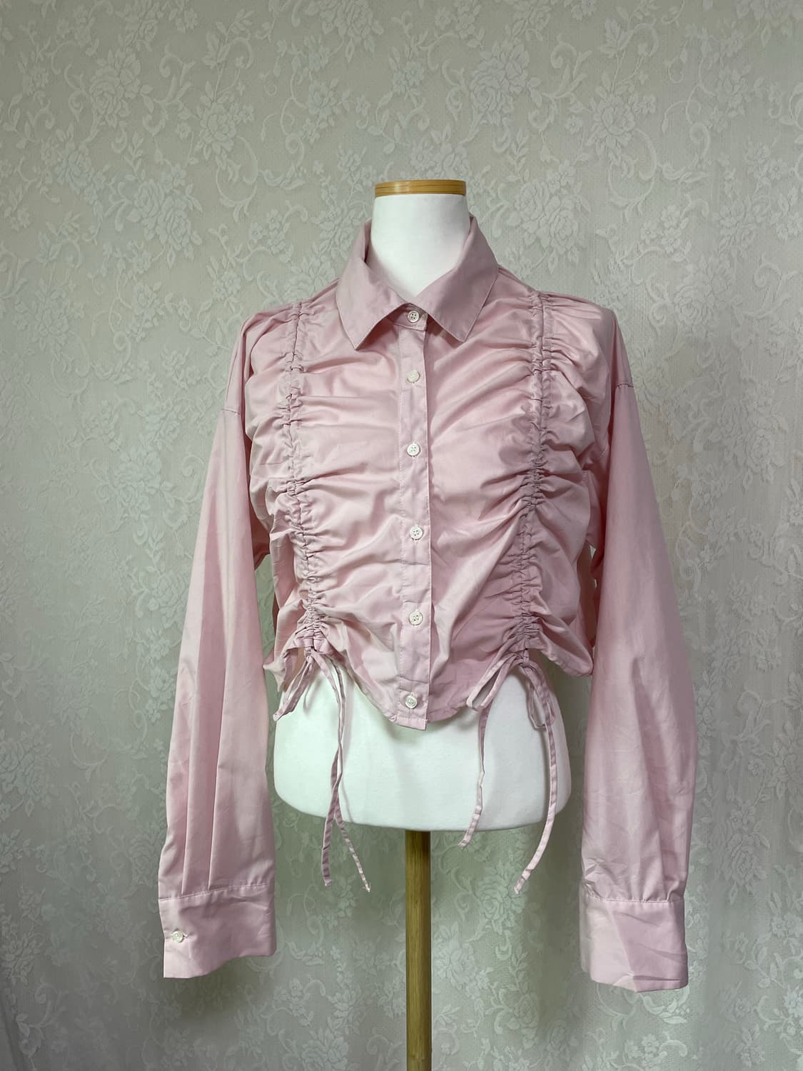     핑크 셔링 크롭 셔츠 블라우스 상품이미지1