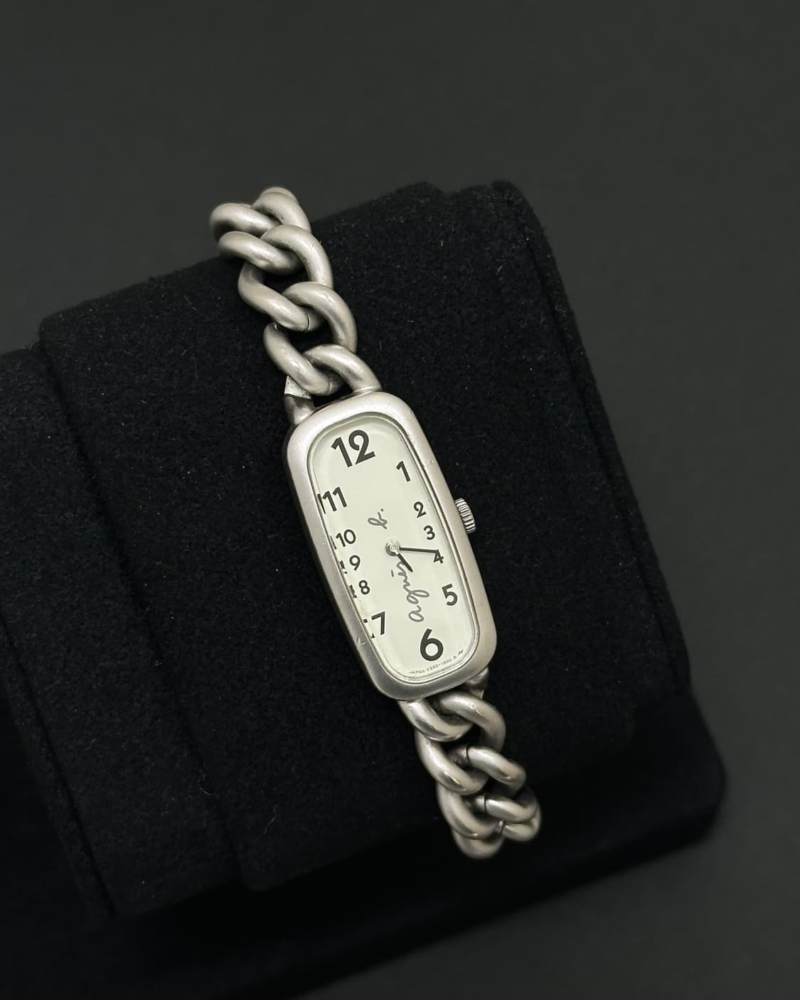  아네스베 오벌 쿼츠 시계 상품이미지1