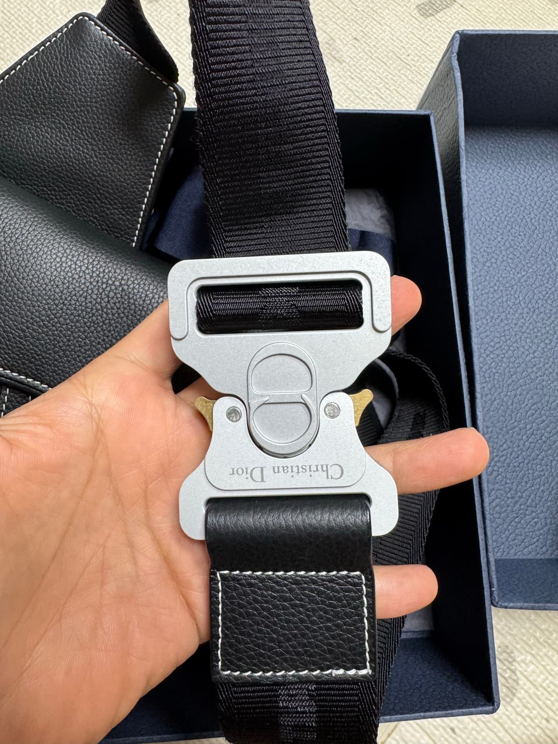 디올 스티치 새들백  팝니다 상품이미지2