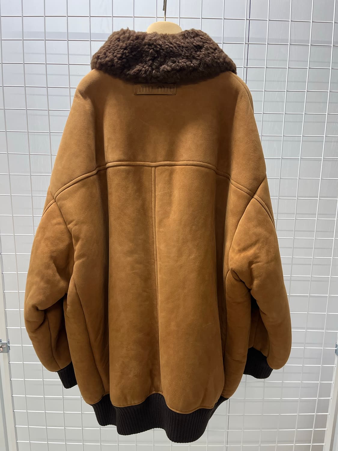 Miu miu 미우미우 무스탕 판매합니다 상품이미지2