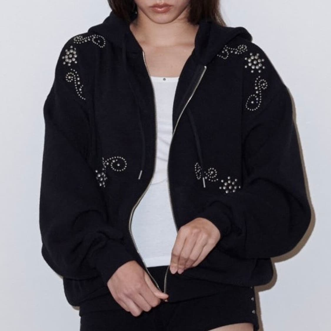 폴리수엠 스터드 후드집업 상품이미지1