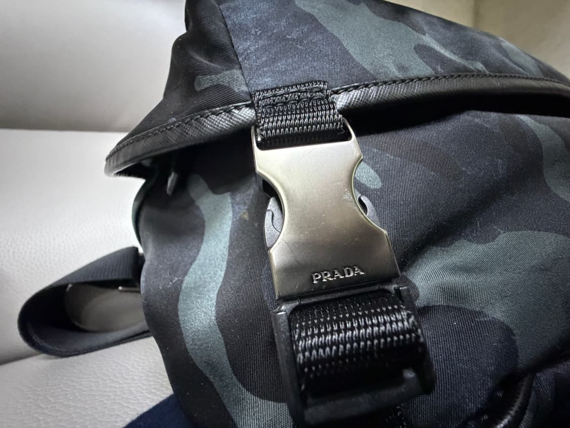 프라다 바이커백 카모 라지 VA0991 상품이미지3