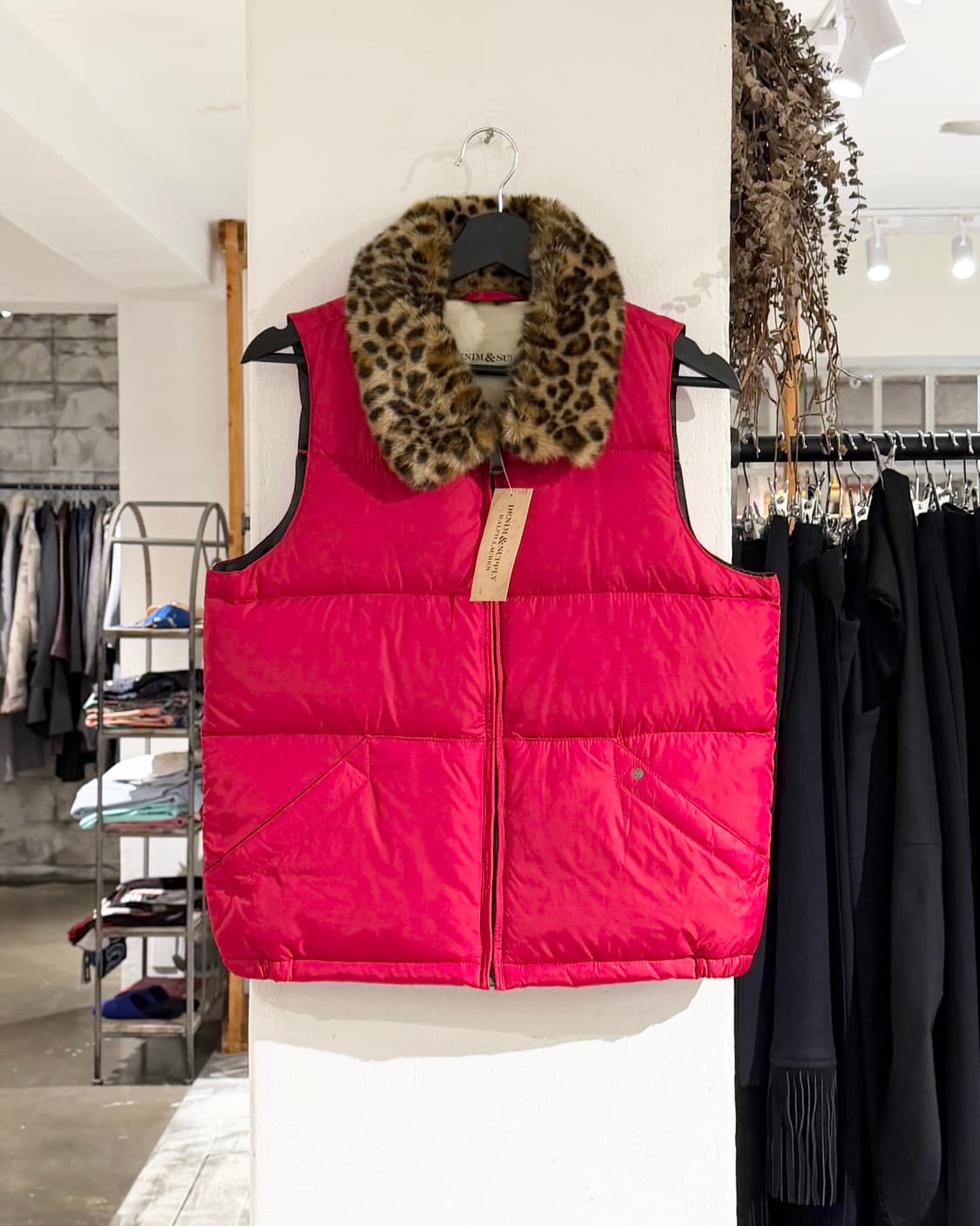 데님 앤 서플라이 레드 레오타드 퍼카라 패딩 베스트 상품이미지1