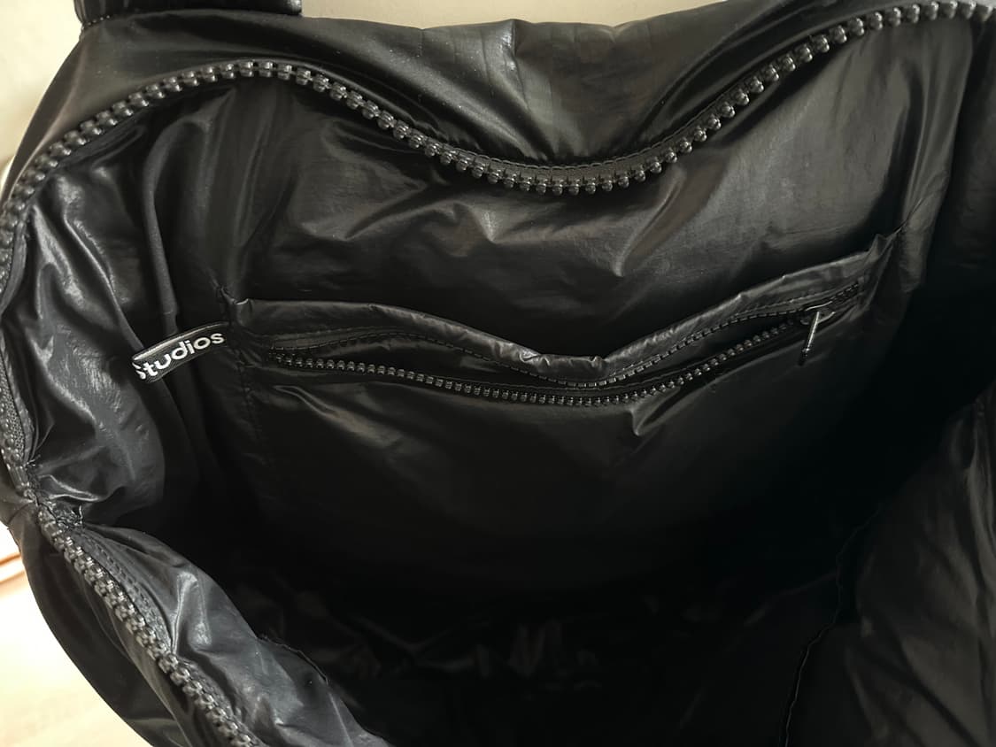 아크네 스튜디오 푸퍼 토트백 상품이미지4