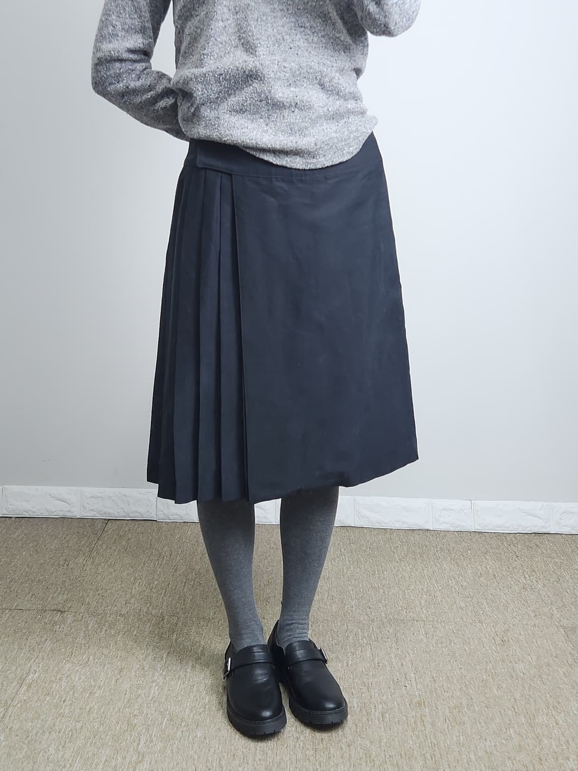 (OZOC) 랩 플리츠 미디 스커트 상품이미지4