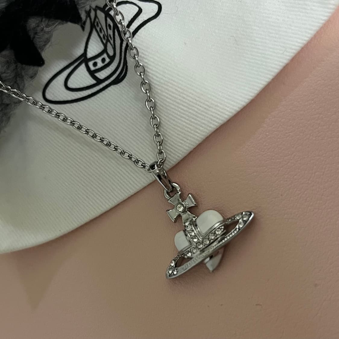 비비안웨스트우드 화이트디아망떼 목걸이 상품이미지4