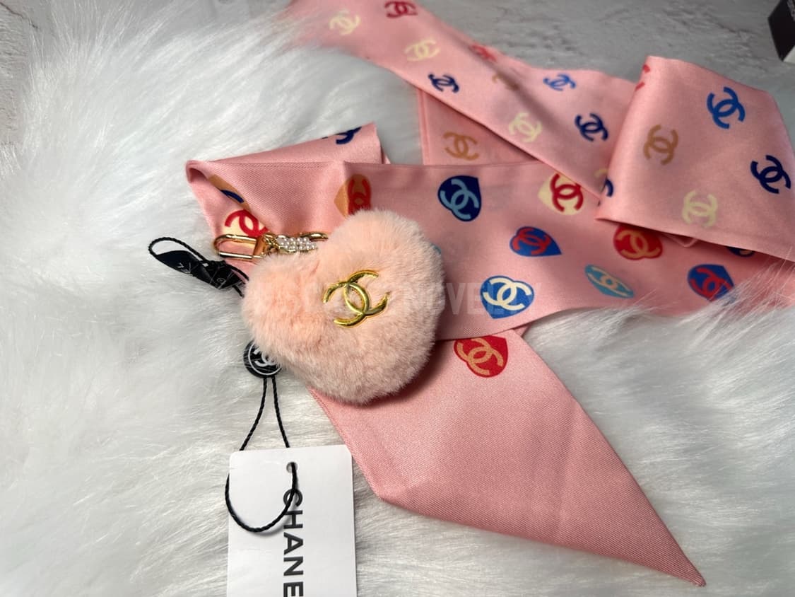 샤넬 하트 폼폼이 키링 핑크 상품이미지3