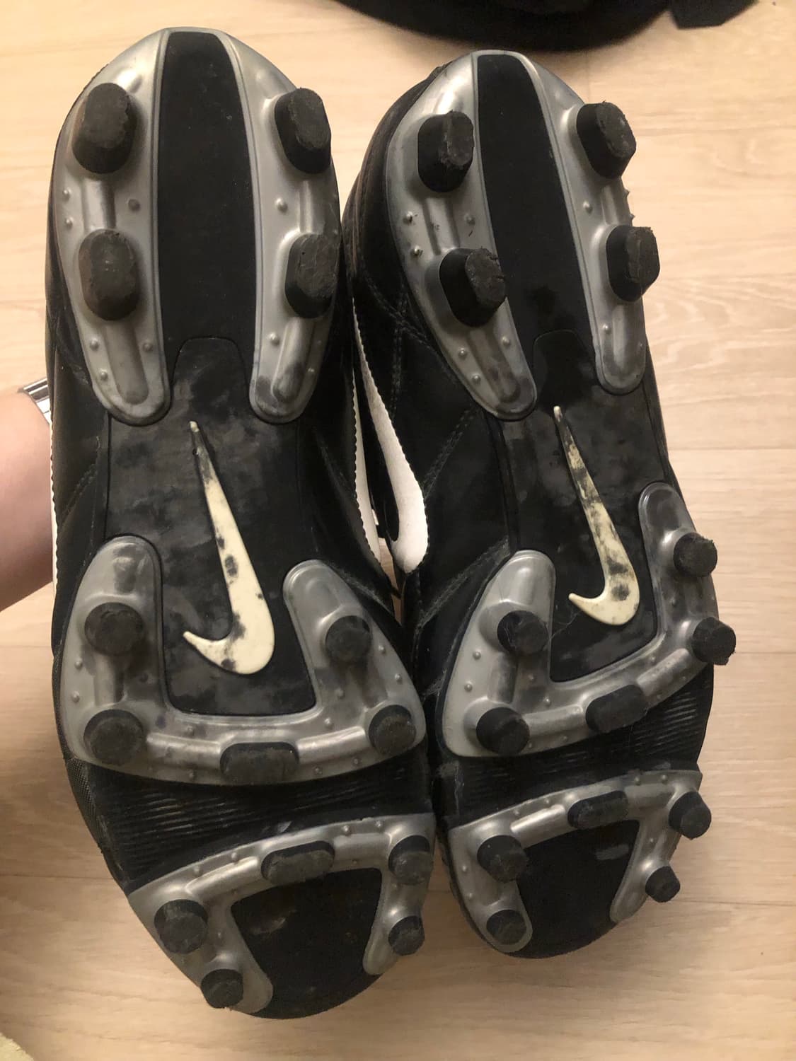 나이키 축구화 블랙/실버 270mm 상품이미지4