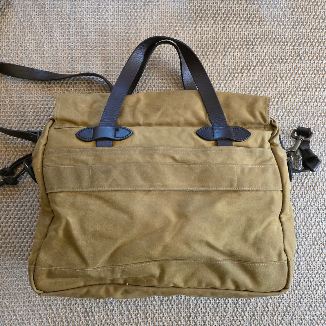 Filson 필슨 경량화 왁스드 코튼 켄버스 필드백 가방 상품이미지4