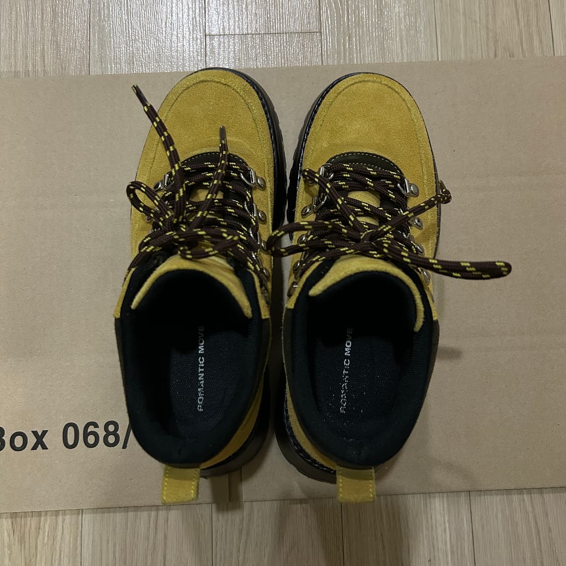 [현영현영해 X 로맨틱무브] 더 서밋 마운틴 부츠 / 웜옐로우 상품이미지3