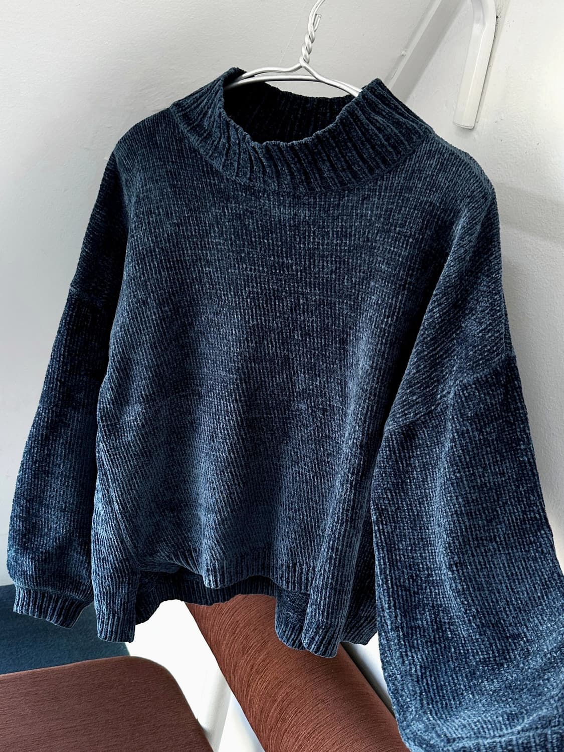 Design neck wide woven cloudy knit 상품이미지1
