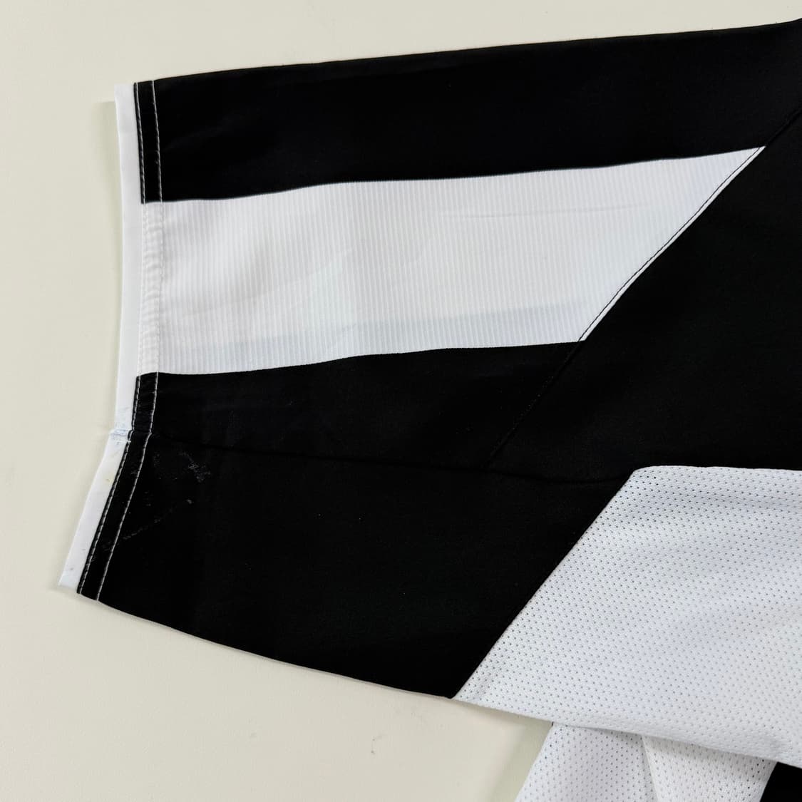 04-05 유벤투스 홈 네드베드 유니폼 상품이미지4