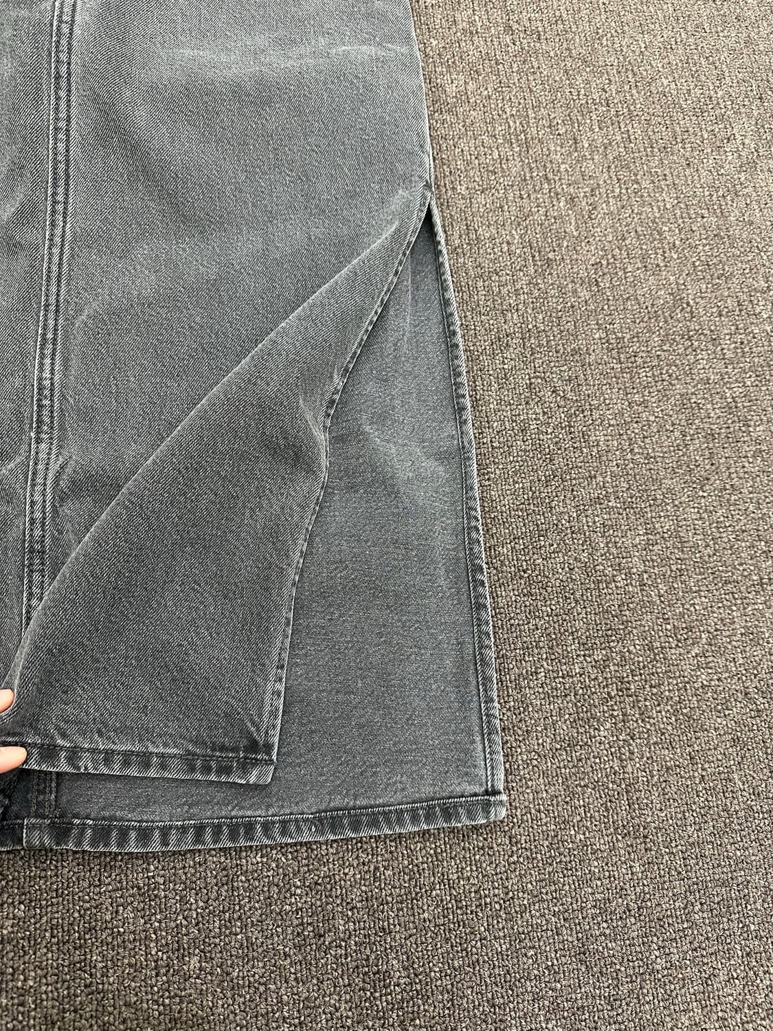 27)리바이스 트임 디테일 흑청 데님 미디스커트 상품이미지4