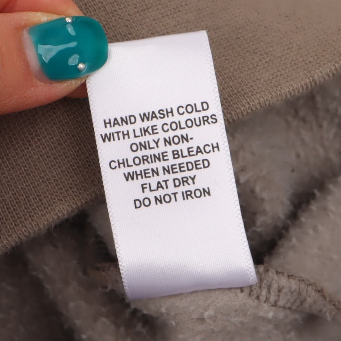 에센셜 로고 스웻셔츠 상품이미지9