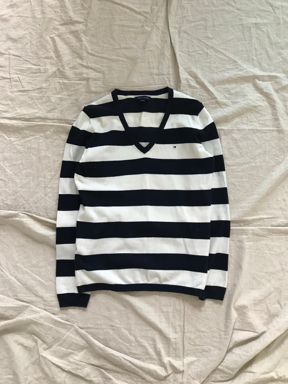 타미힐피거 로고 스트라이프 브이넥 니트 상품이미지5