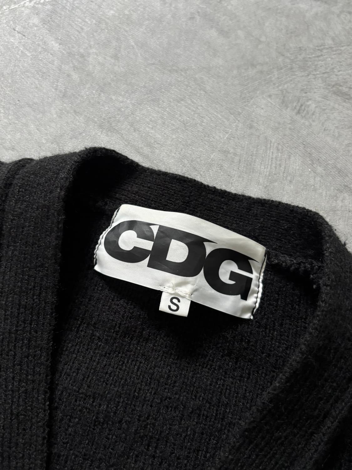 Comme des Garcons 꼼데가르송 블랙 로고 가디건 상품이미지7