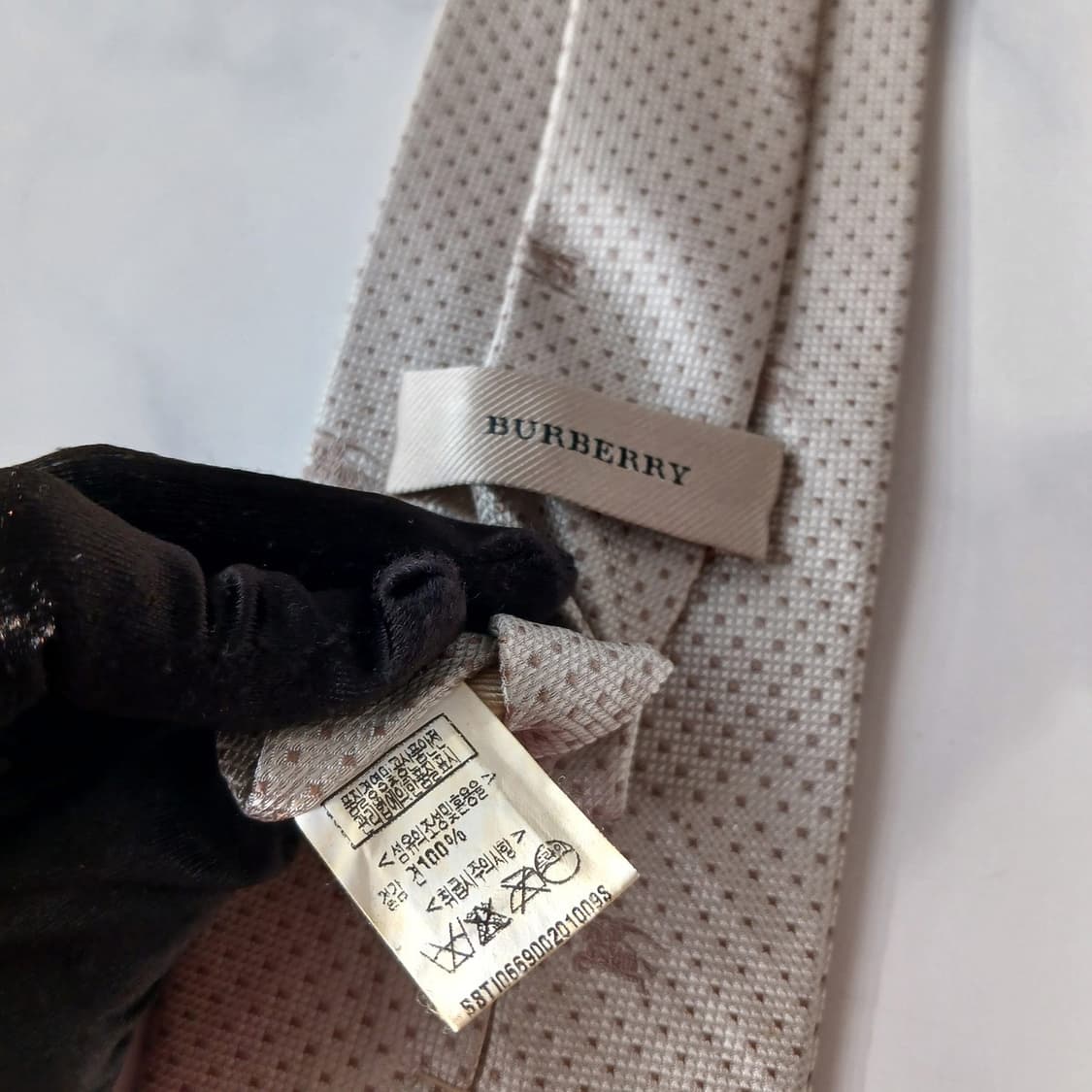 버버리 실크 베이지 크레스트 패턴 넥타이 9.8cm A등급 A19390
 상품이미지9