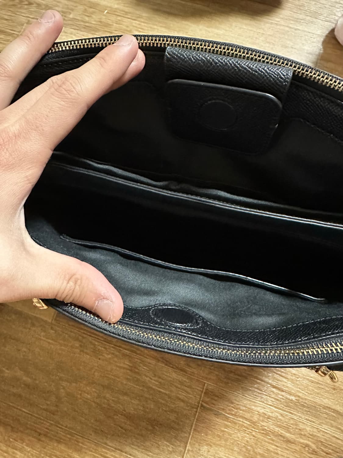 코치 가죽 블랙 토트백 상품이미지3