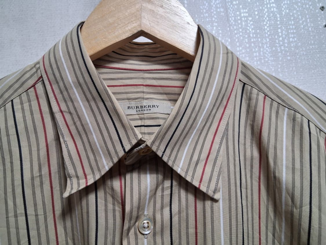 버버리 런던 스트라이프 면셔츠 드레스셔츠겸 캐쥬얼
100L 상품이미지3