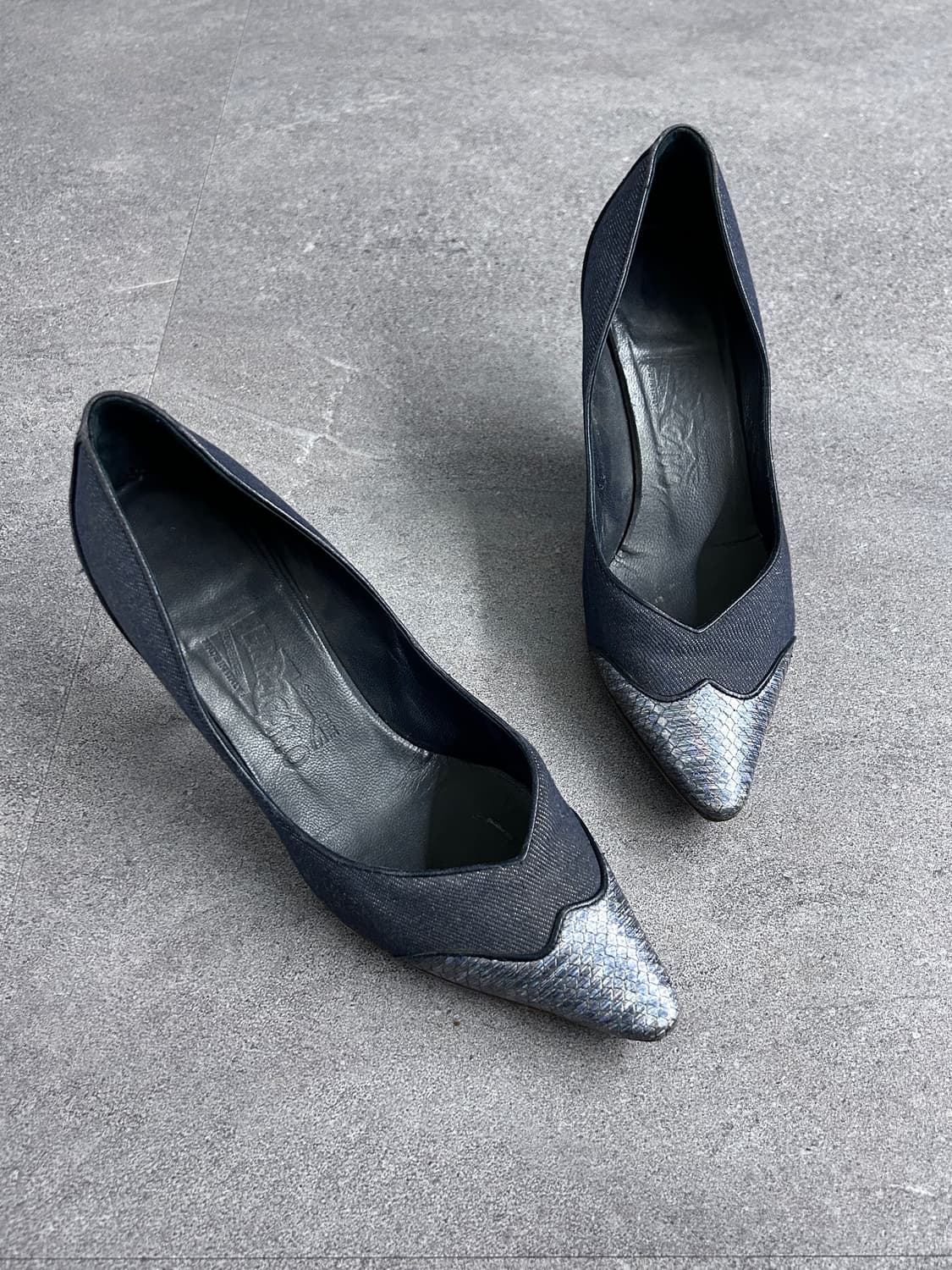 살바토레 페라가모 파이톤 레더 펌프스 상품이미지1