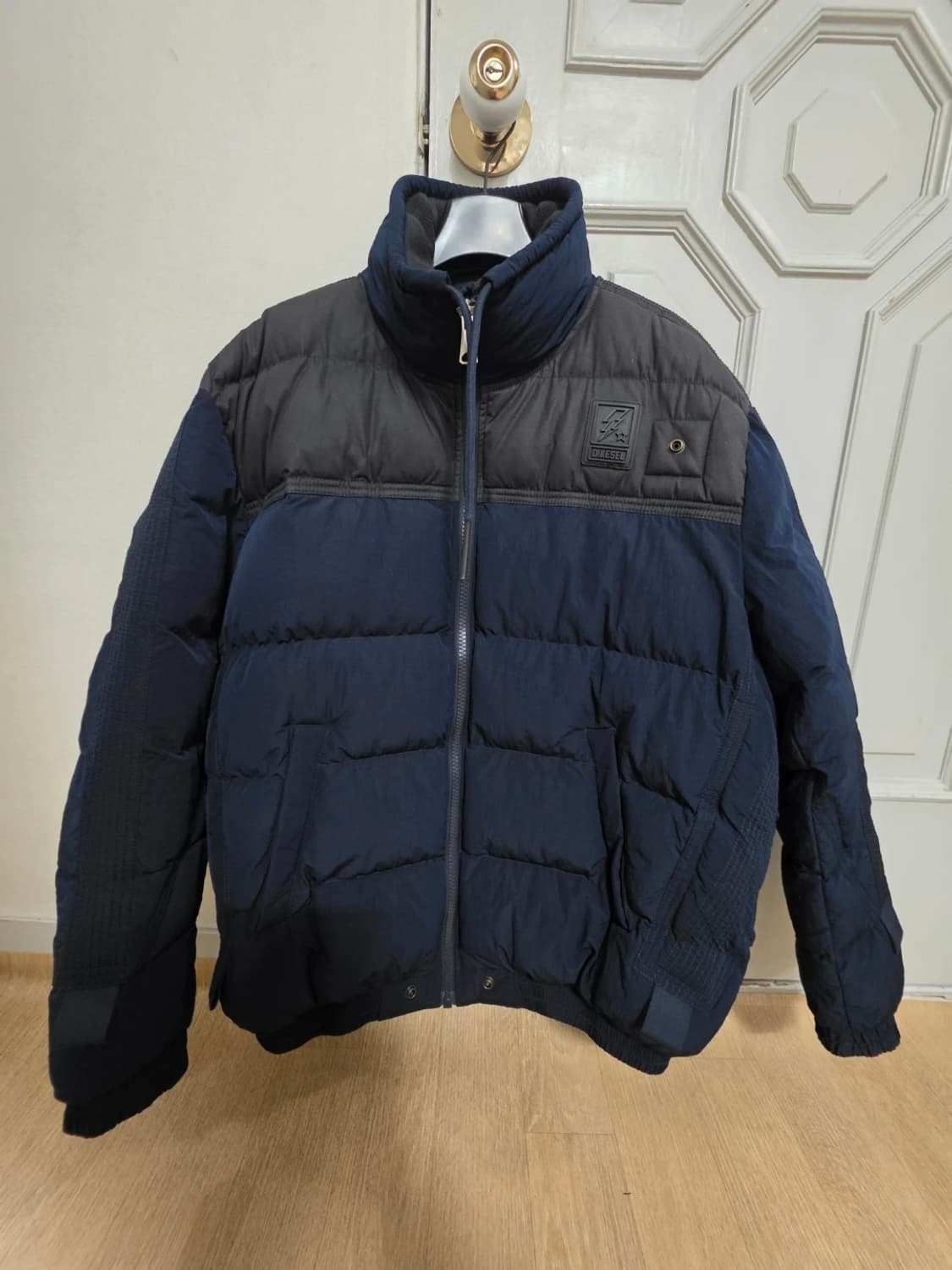 디젤 21FW 패딩 네이비 L 상품이미지4