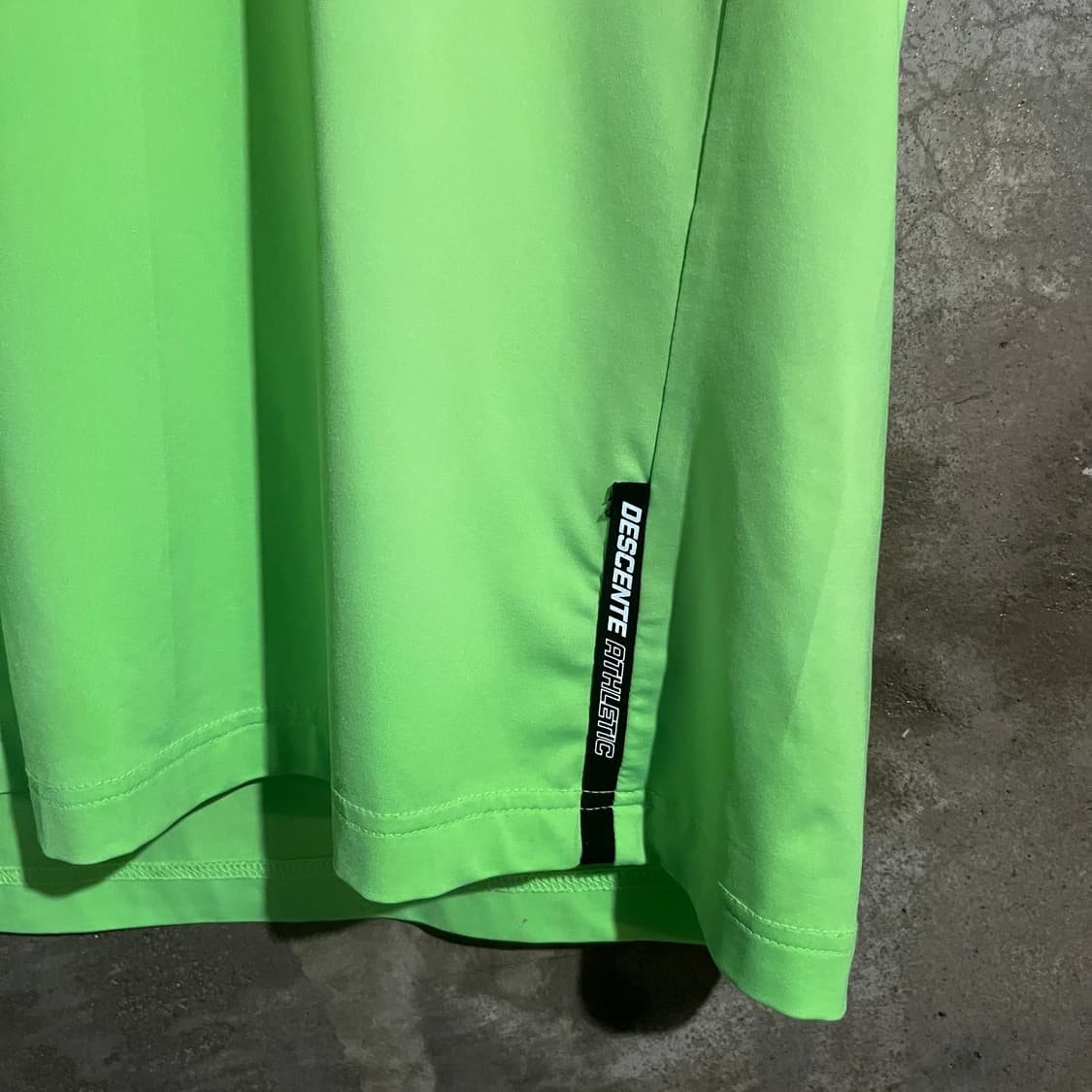 데상트 라운드 반팔티 상품이미지3