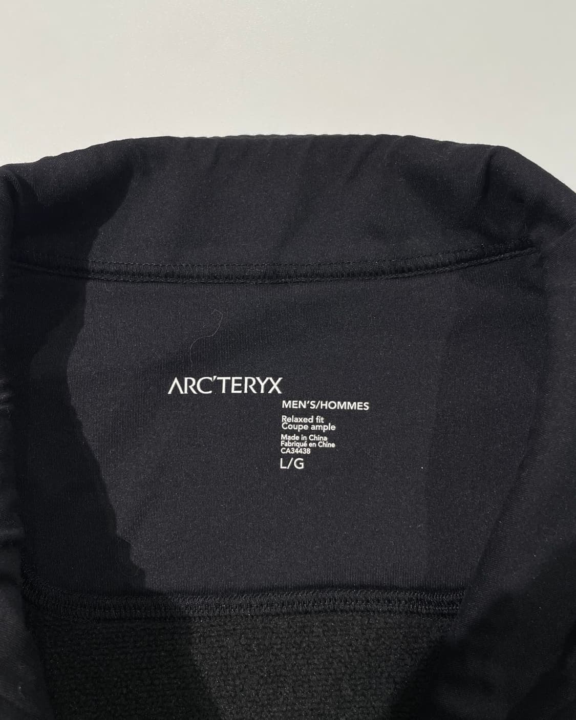 아크테릭스 맨즈 블랙 커버트 릴렉스드 핏 집업 자켓 상품이미지7