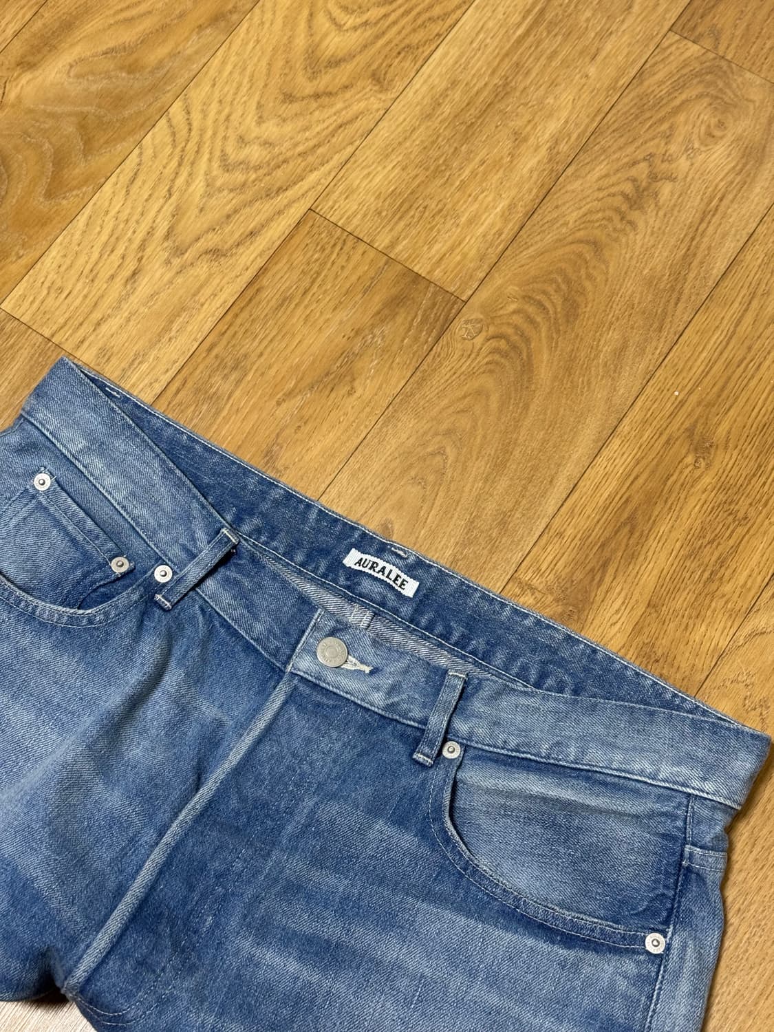 [4] 오라리 25ss 셀비지 페이디드 라이트 데님 와이드 팬츠 상품이미지4