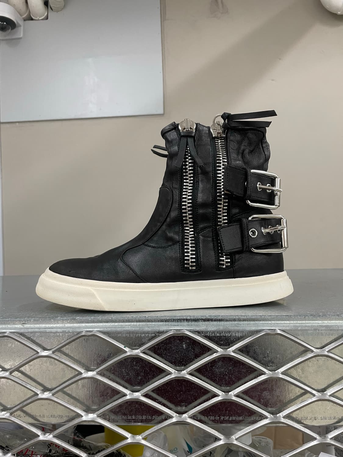 주세페 자노티 블랙 레더 하이탑 스니커즈 38 상품이미지1