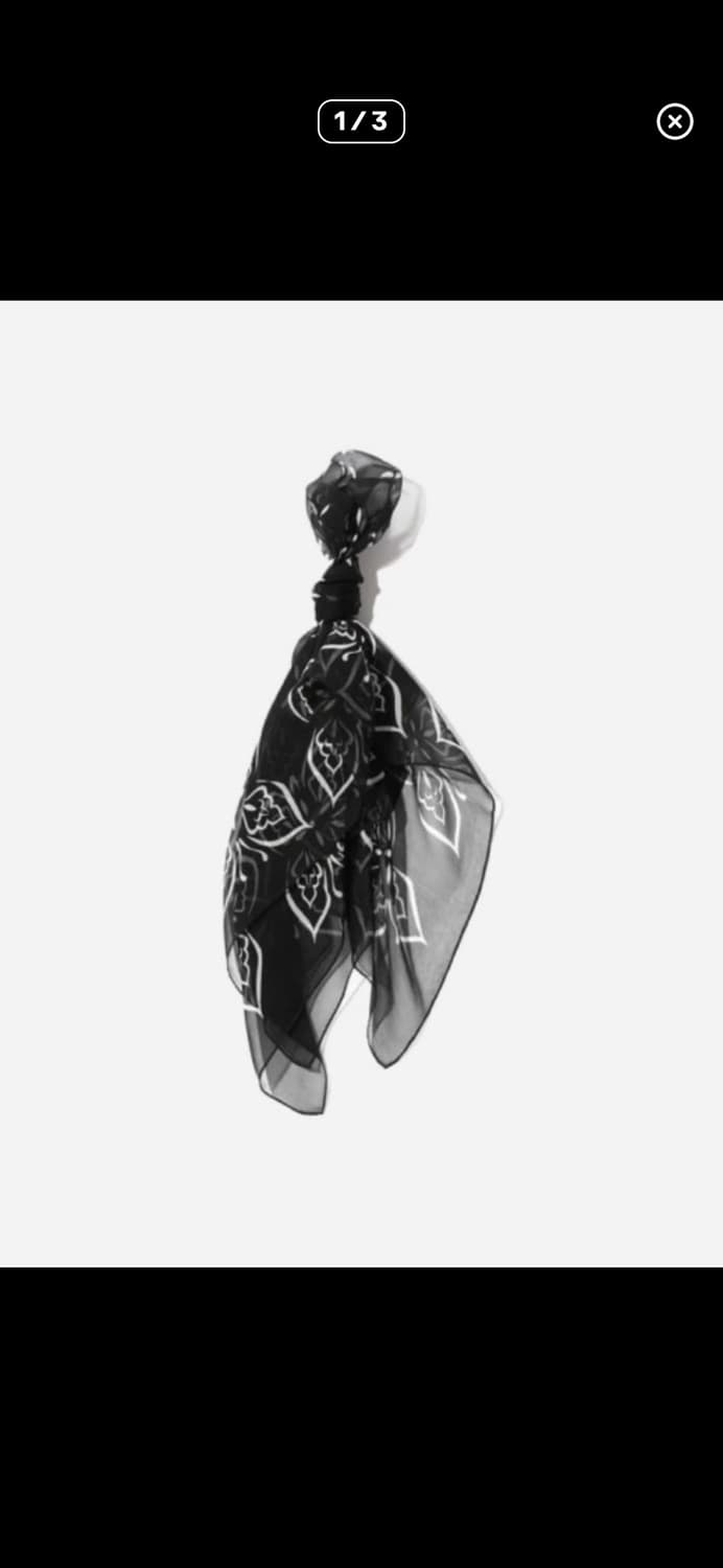 니들스 실크 스카프 판매합니다 상품이미지1