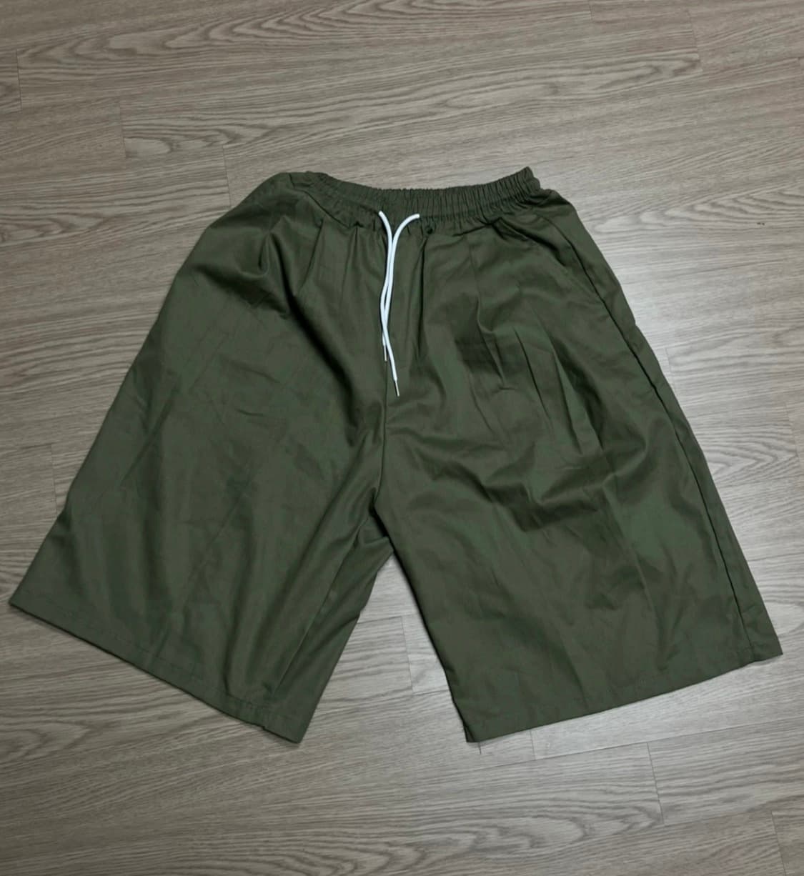 [새상품] 카키 블랙 버뮤다 팬츠 반바지 상품이미지2