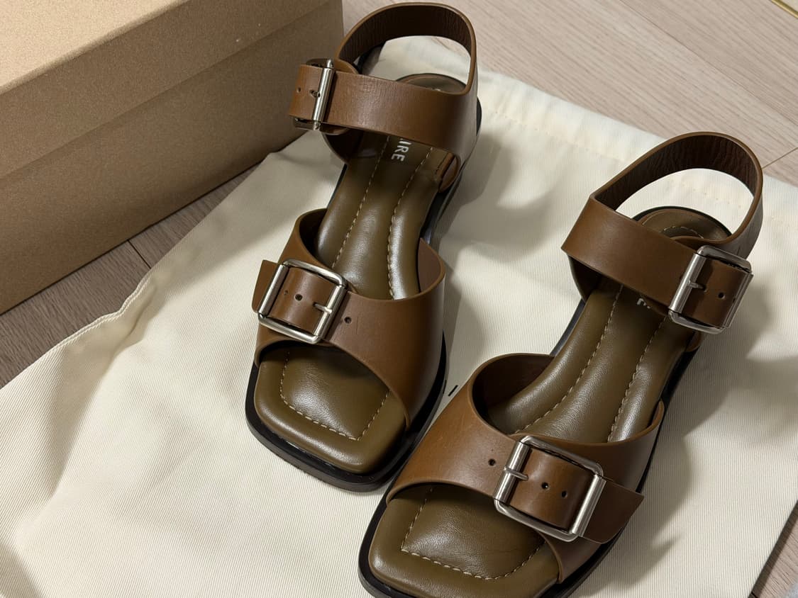 Lemaire 스퀘어힐 36 사이즈 판매합니다 상품이미지3