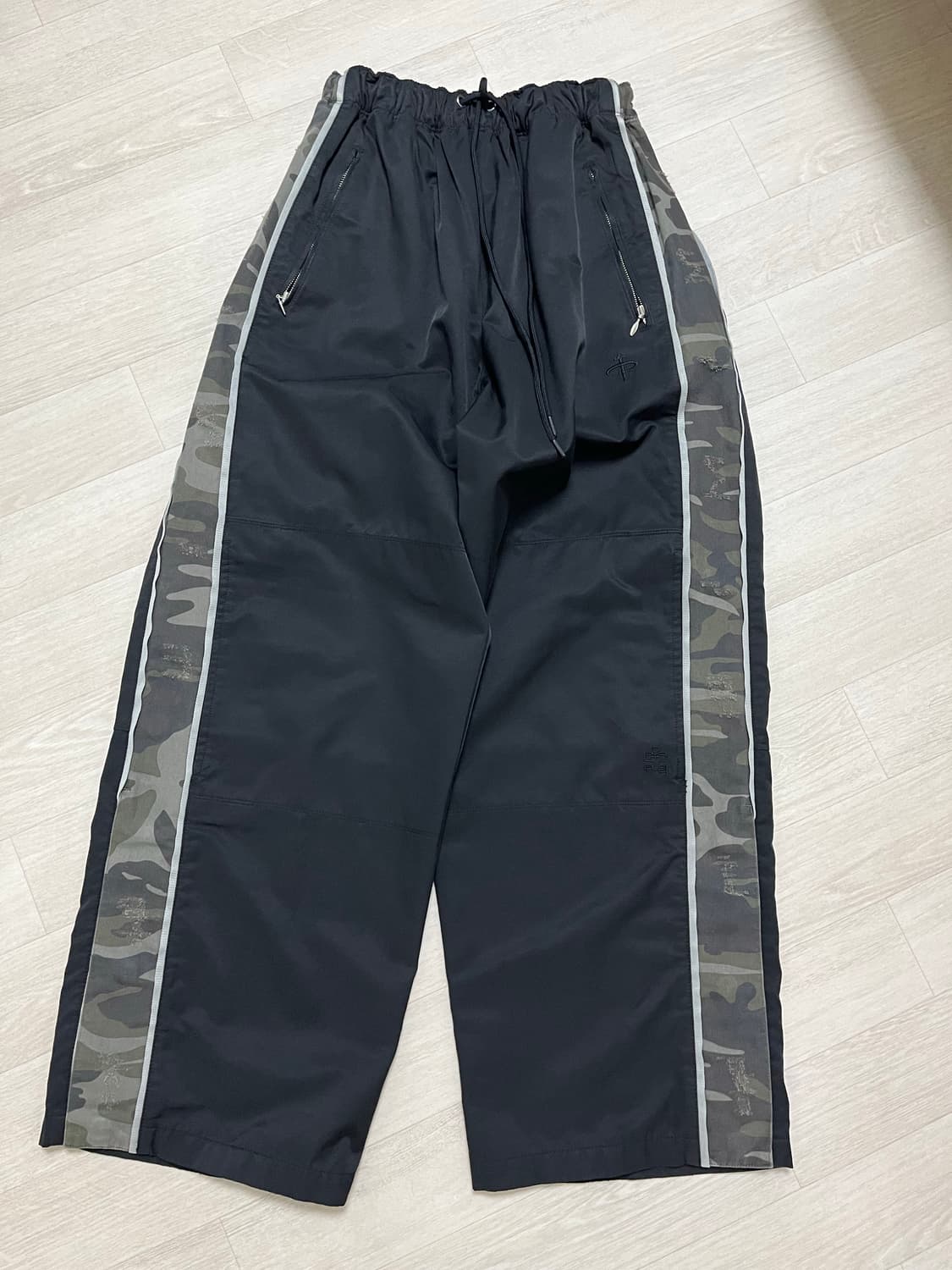 [1] 폴리테루 1011 나일론 트랙 팬츠 사이드 카모 블랙 상품이미지1