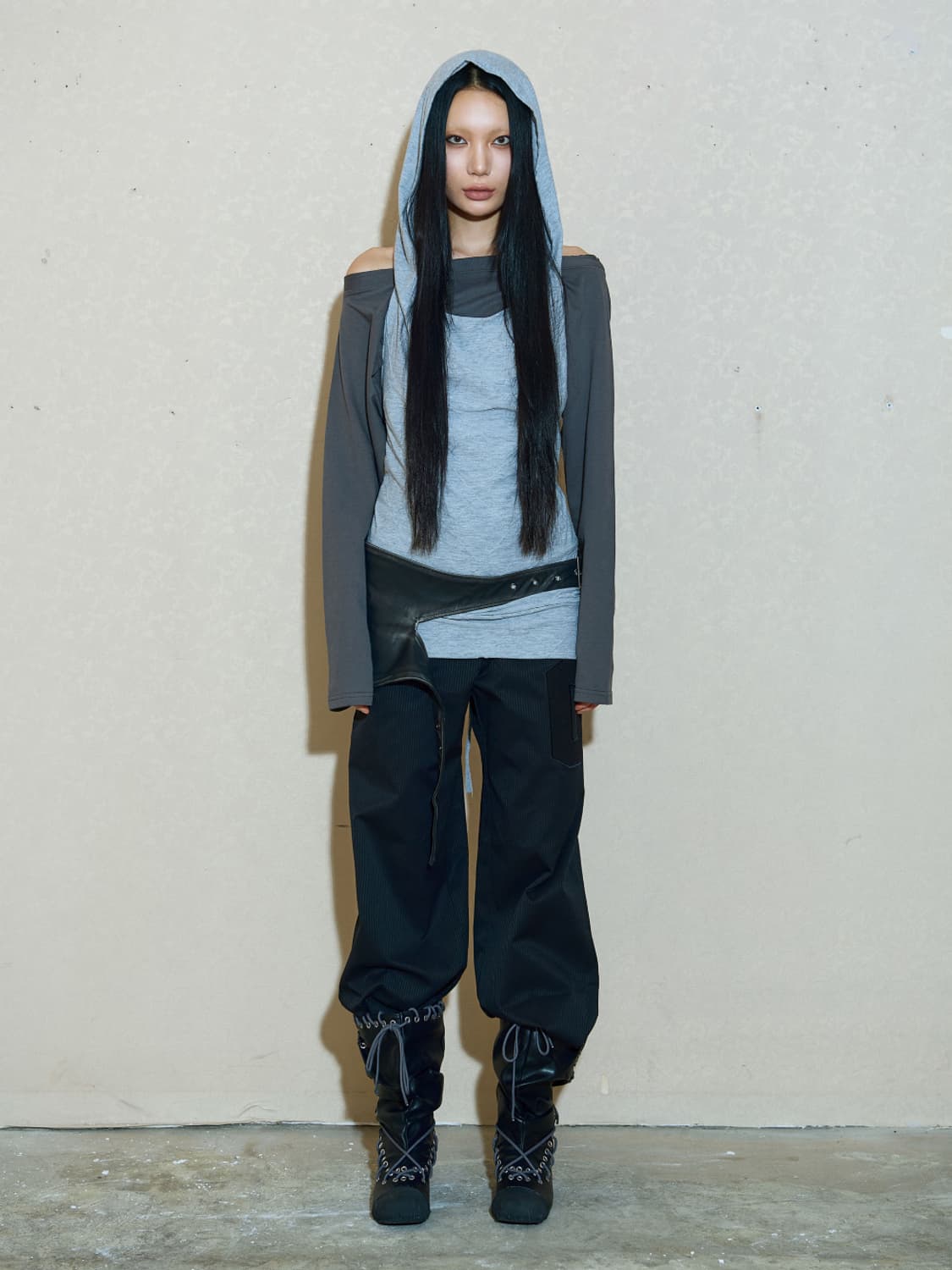 (새상품) 0104 공일공사 레이어드 홀터 롬버스 후드 후디 그레이 상품이미지5