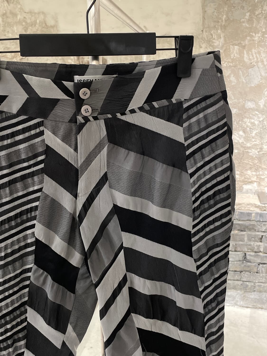 이세이 미야케 그레이 슬래시 나일론 팬츠 상품이미지3