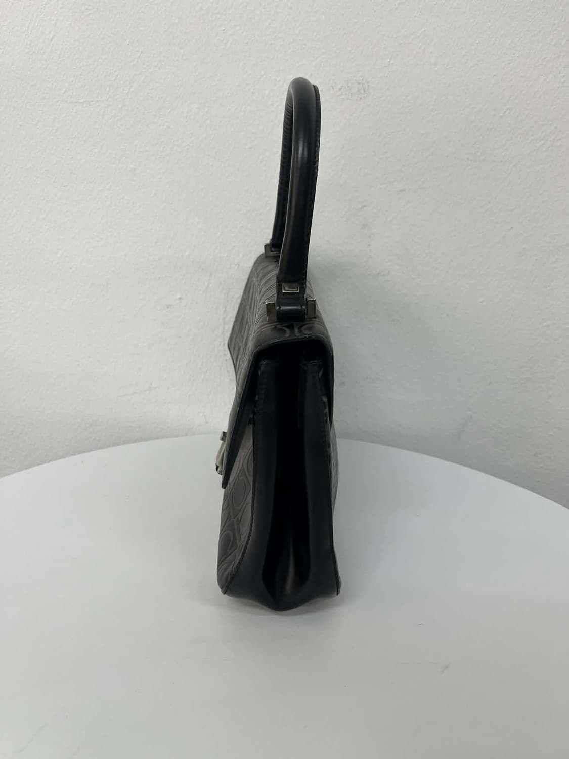 살바토레 페라가모 엠보싱 간치니 가죽 탑핸들 토트백 상품이미지2