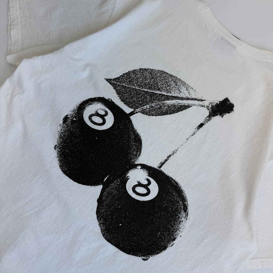 Stussy  스투시 8ball 체리 그래픽 화이트 반팔 티셔츠 상품이미지2
