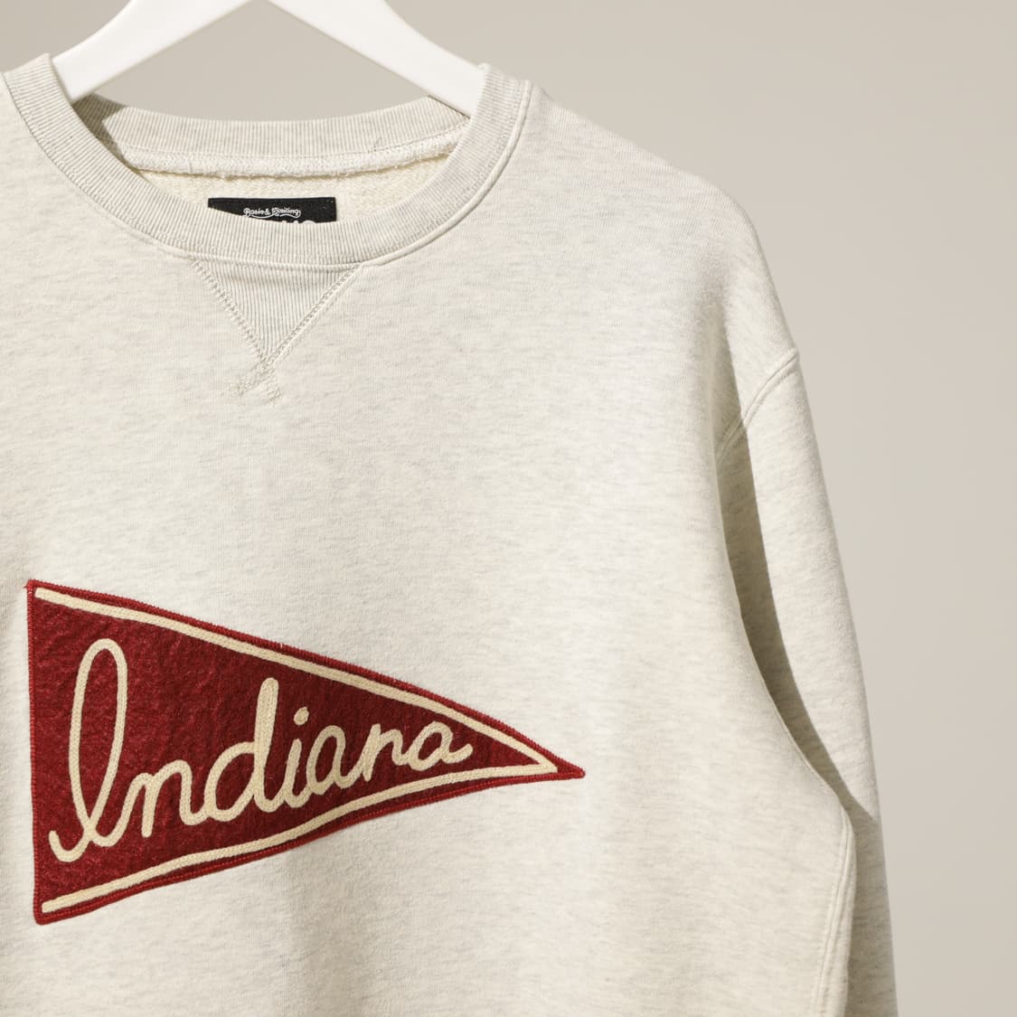 빔즈 인디아나 펠트 자수 맨투맨 스웻 상품이미지1