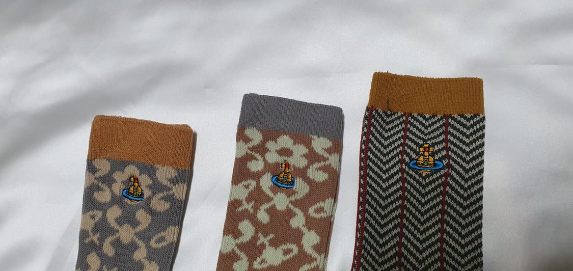 코랄베이지 그레이 브라운 물결 멀티 패턴 꽃 행성 비비안웨스트우드 양말  상품이미지6