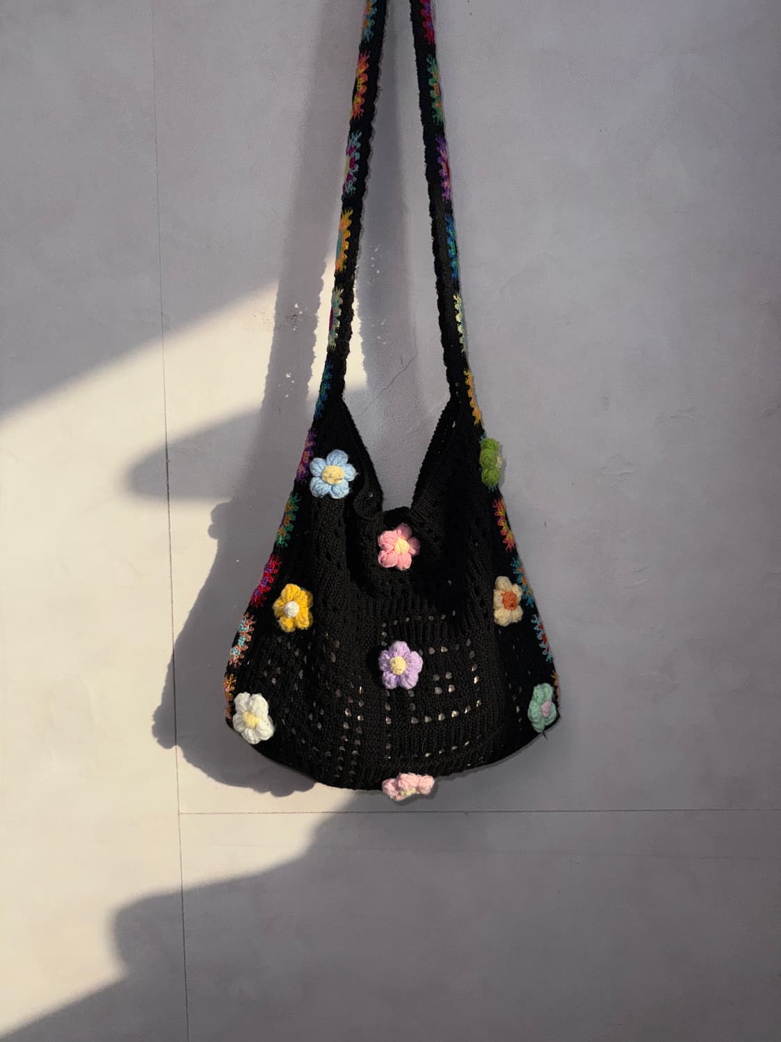 Black multi color flower crochet 크로스백 상품이미지2