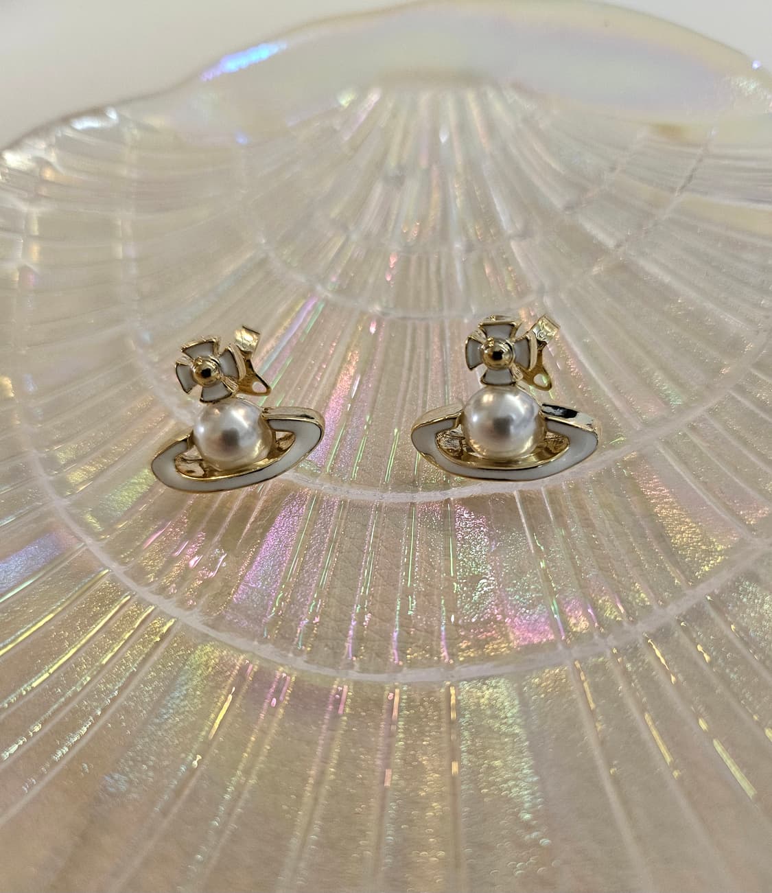 비비안웨스트우드 업사이클링 진주 화이트우주선 귀걸이 상품이미지2