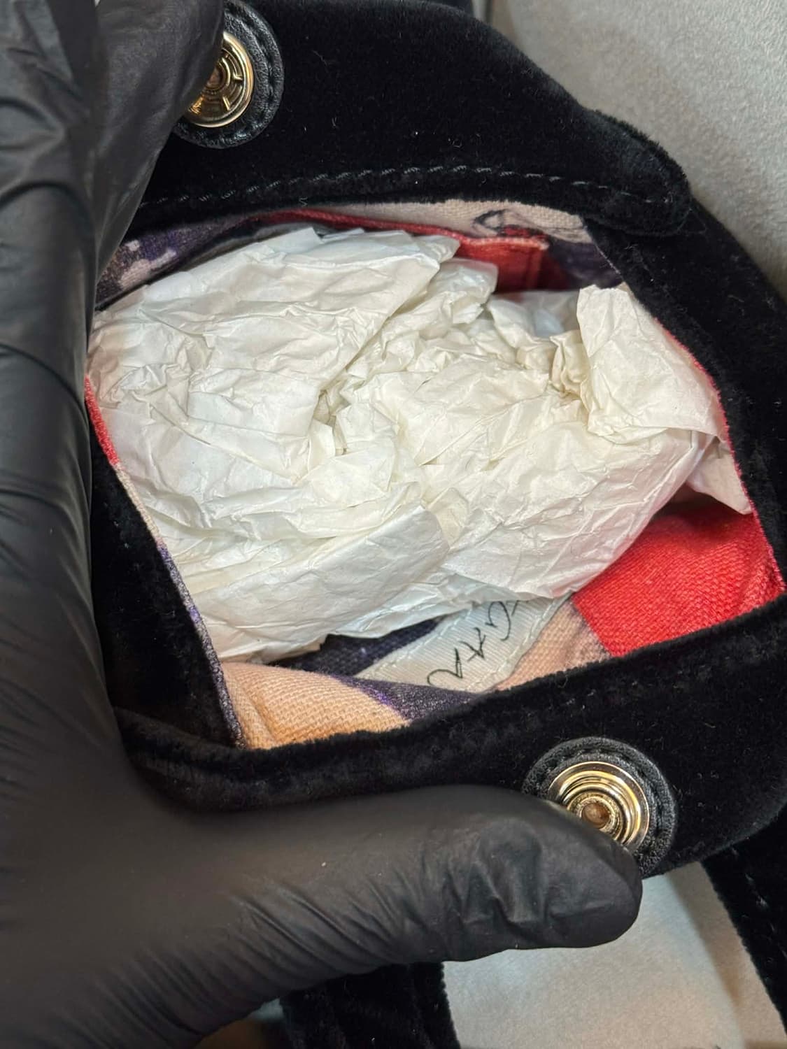 새상품 비비안웨스트우드 벨벳 미니 야스민백  상품이미지4