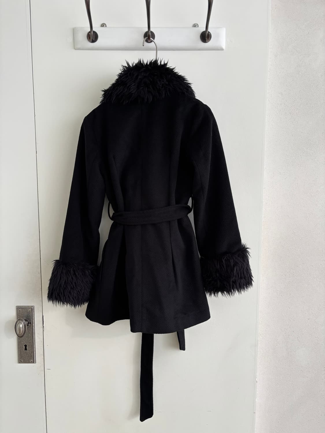 세실맥비 오네갸루 블랙 퍼 카라 코트 상품이미지6