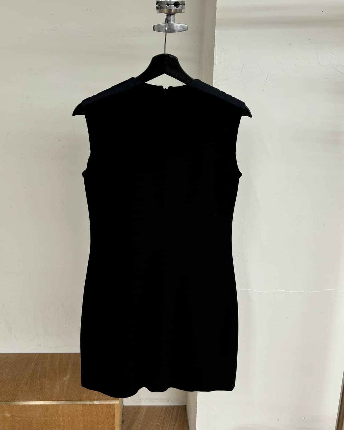 생 로랑 블랙 미니 슬리브리스 드레스 상품이미지6