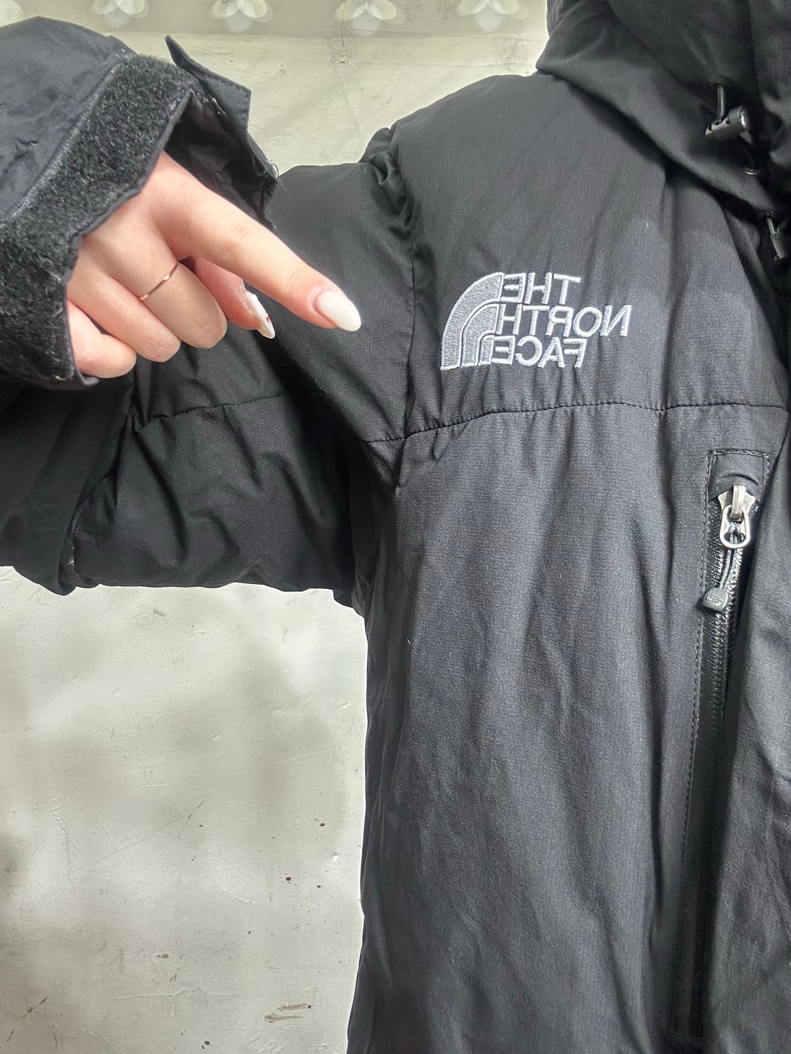 노스페이스 블랙 로고 윈드스토퍼 후드 패딩 L 상품이미지4