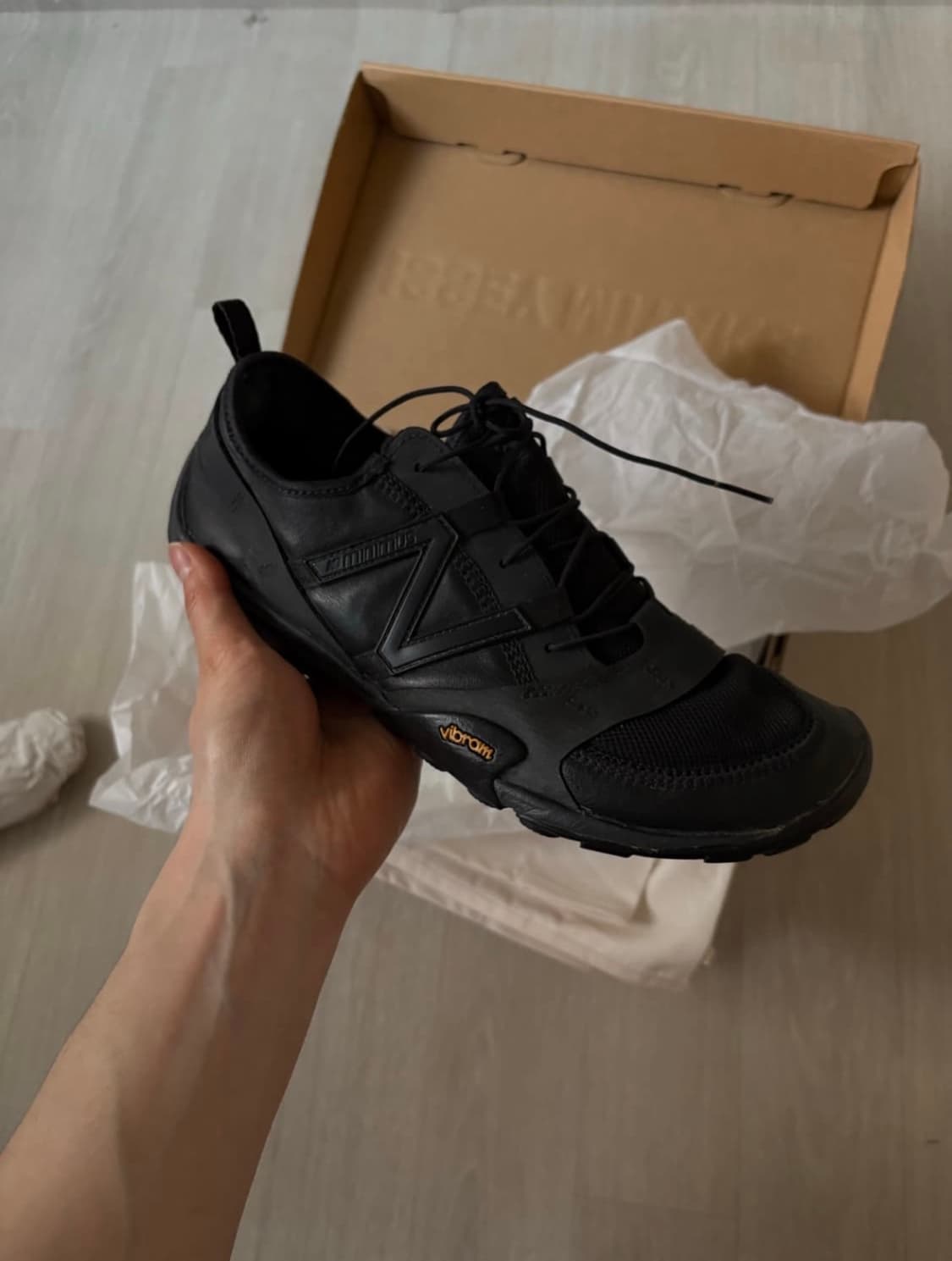 뉴발란스 이세이미야케 MT10O 블랙 상품이미지1