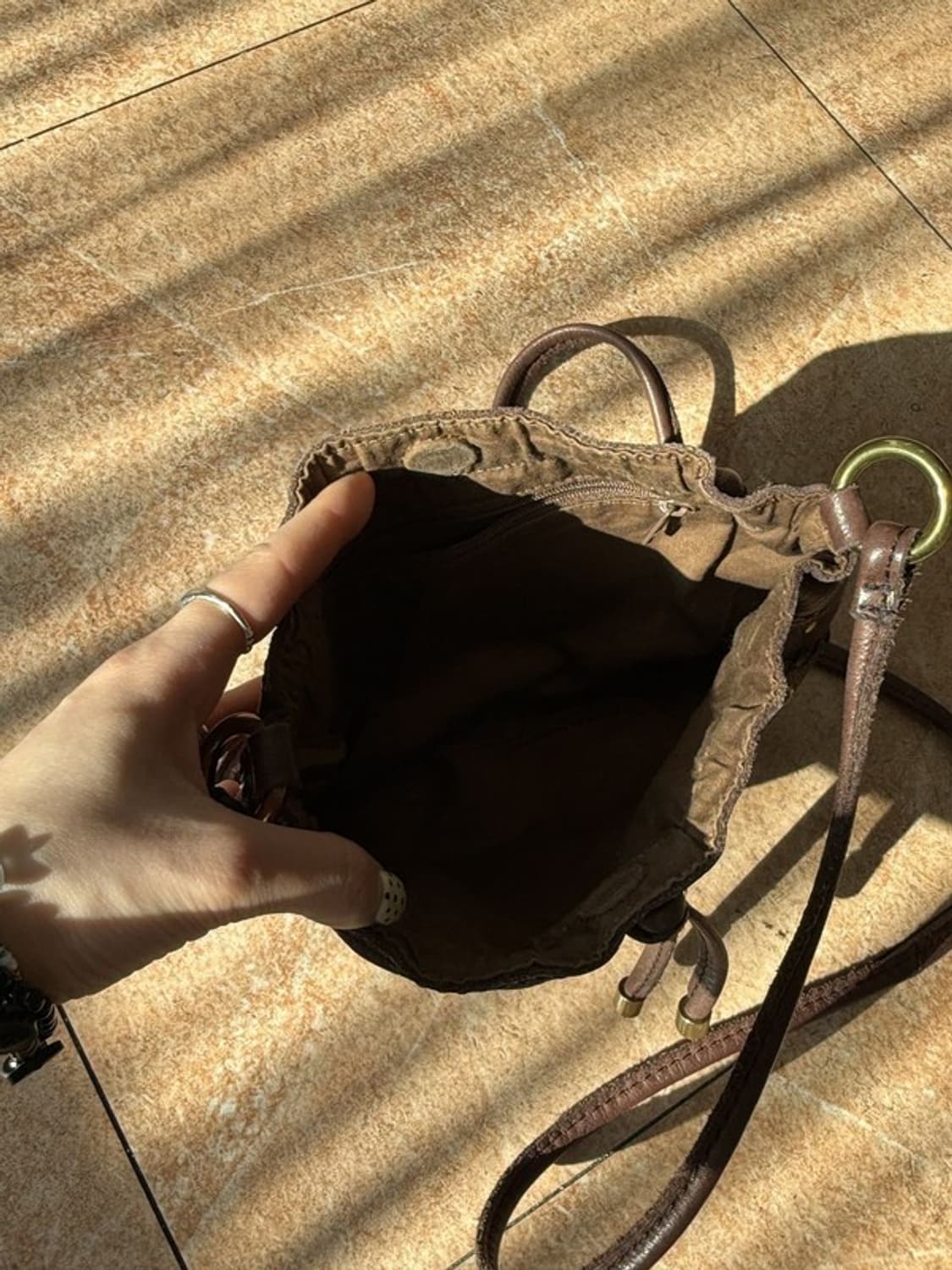 FOSSIL 파슬 빈티지 가죽 금장스터드 버킷크로스백 상품이미지5