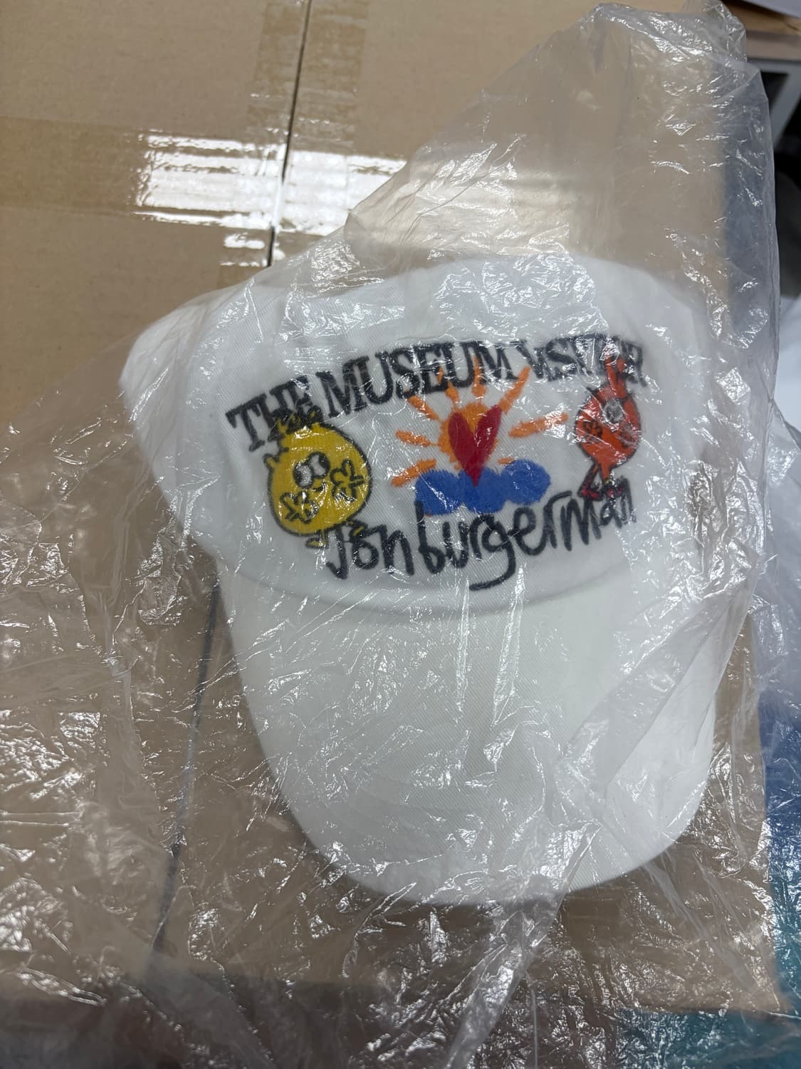 더뮤지엄비지터 존버거맨 볼캡 화이트 미시착 새제품 판매 상품이미지1